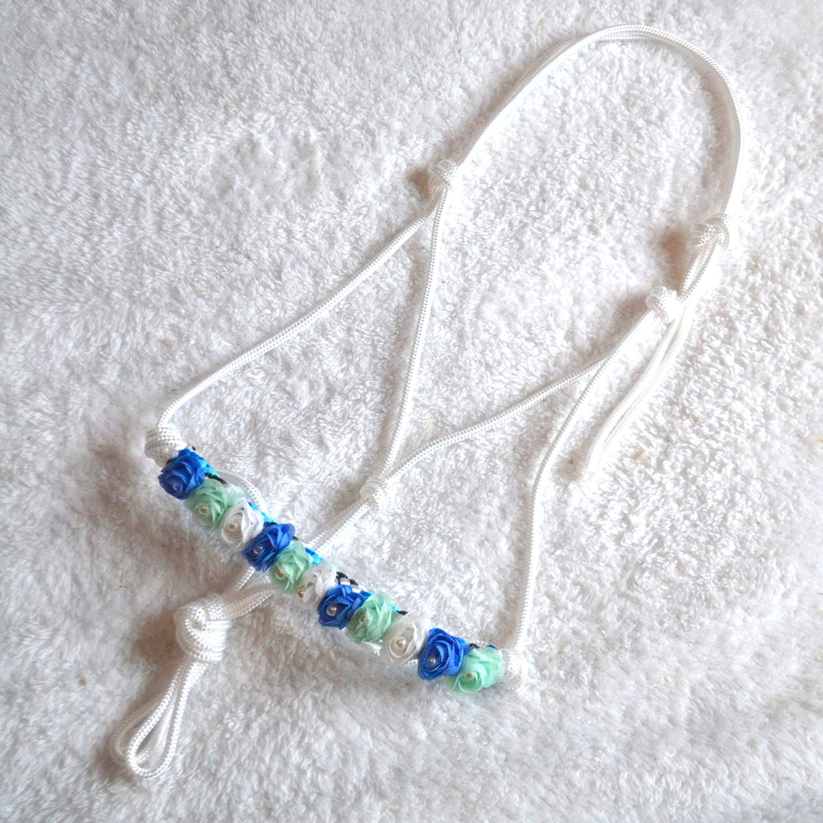 licol éthologique cheval fleurs sapristouch blanc bleu 001