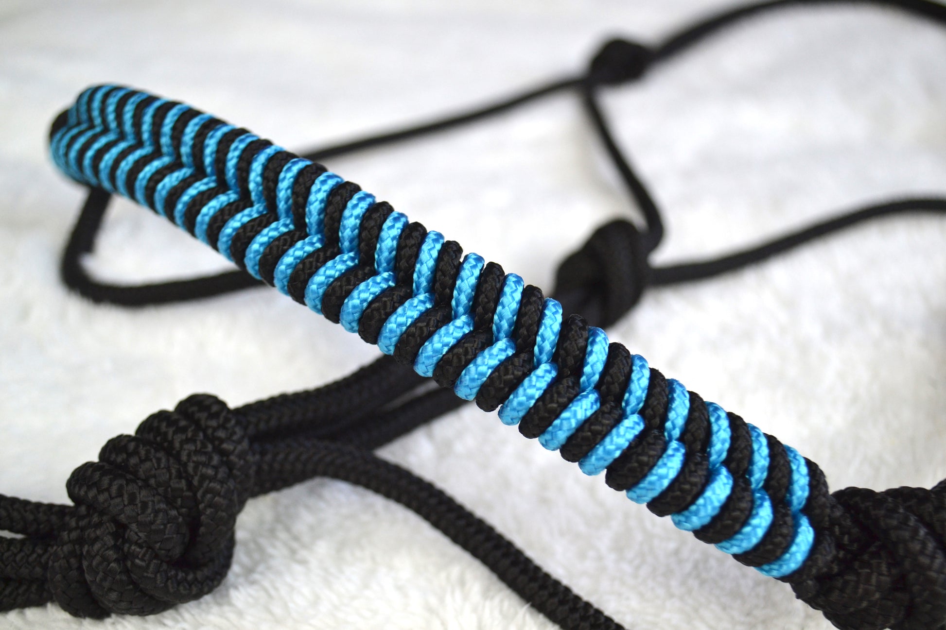licol éthologique cheval obsidienne tressé sapristouch noir bleu océan